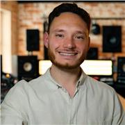 Si quieres aprender francés de forma natural y efectiva, te puedo ayudar. Con un enfoque personalizado y práctico, te guiaré para que domines el idioma con confianza. ¡Hablemos francés juntos!